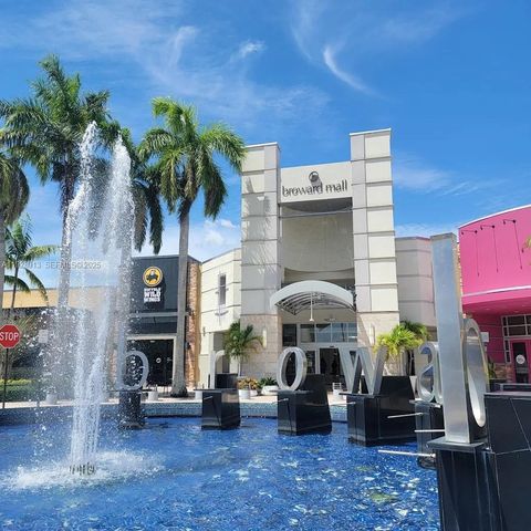 403 NW 68th Ave 206, Plantation, FL 33317