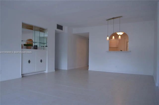 403 NW 68th Ave 206, Plantation, FL 33317