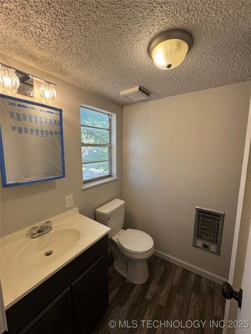 209 11th Avenue NW, Ardmore, OK 73401