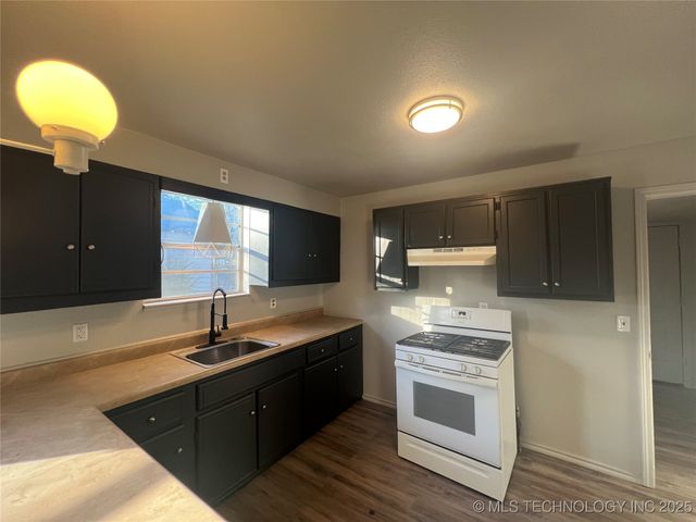 209 11th Avenue NW, Ardmore, OK 73401