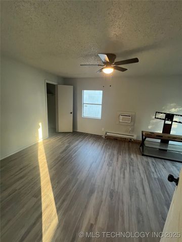 209 11th Avenue NW, Ardmore, OK 73401