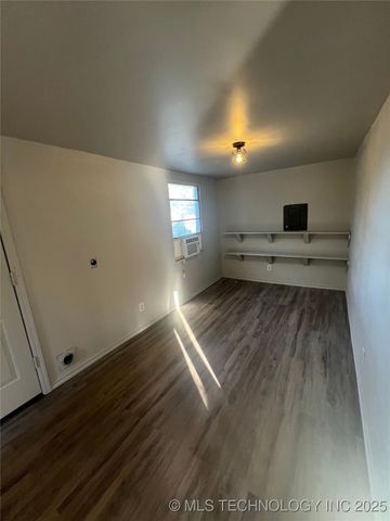 209 11th Avenue NW, Ardmore, OK 73401