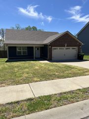 1012 Dublin Dr, Clarksville, TN 37042