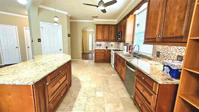 3121 English Oaks Boulevard, Pearland, TX 77584