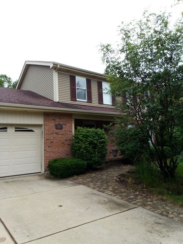 8221 Meadowwood Avenue, Woodridge, IL 60517