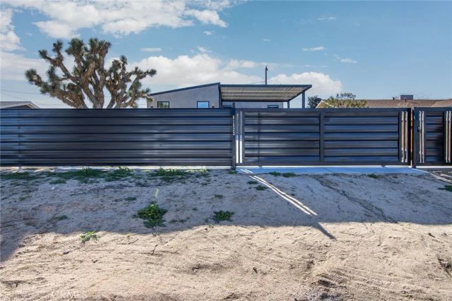 61523 Capilla Drive, Joshua Tree, CA 92252