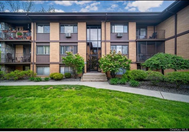 10 Oakwood Terrace 65, New Windsor, NY 12553