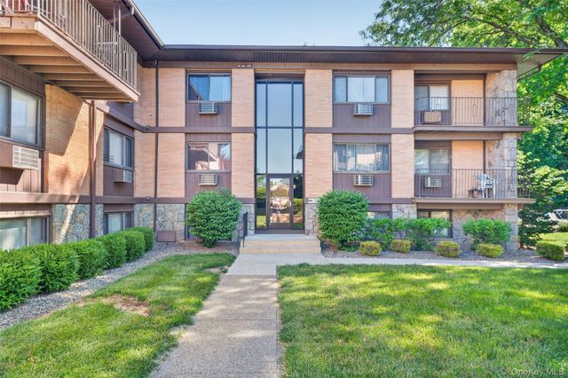 10 Oakwood Terrace 65, New Windsor, NY 12553