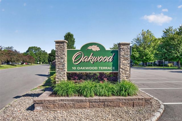 10 Oakwood Terrace 65, New Windsor, NY 12553