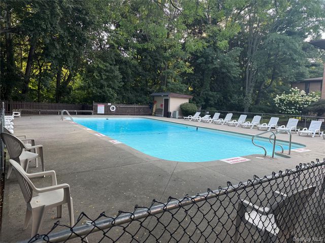 10 Oakwood Terrace 65, New Windsor, NY 12553