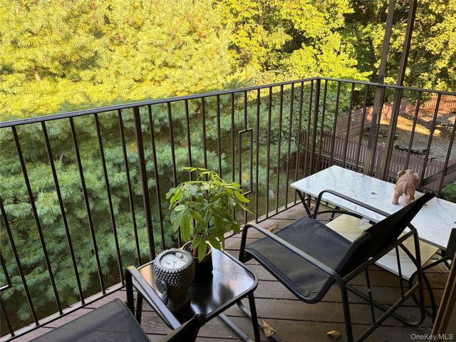 10 Oakwood Terrace 65, New Windsor, NY 12553