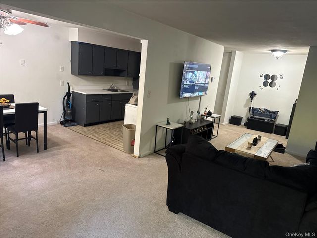 10 Oakwood Terrace 65, New Windsor, NY 12553