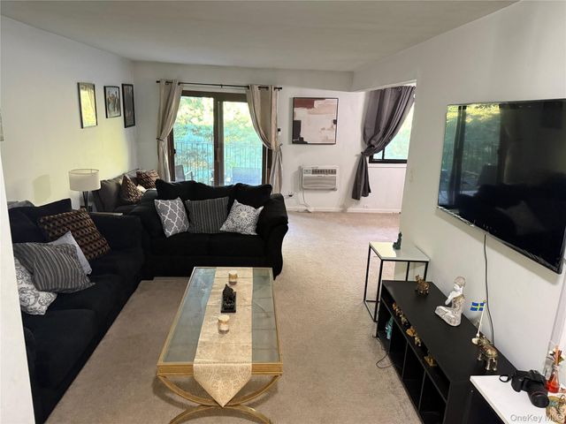 10 Oakwood Terrace 65, New Windsor, NY 12553