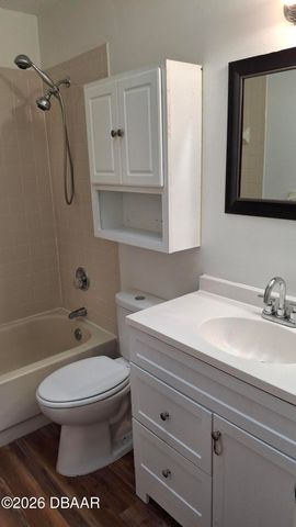 196 W Sandalwood Court, Daytona Beach, FL 32119