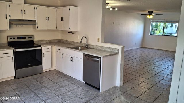 196 W Sandalwood Court, Daytona Beach, FL 32119