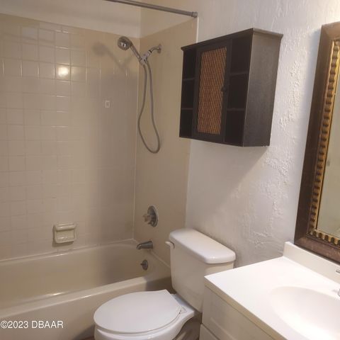 196 W Sandalwood Court, Daytona Beach, FL 32119