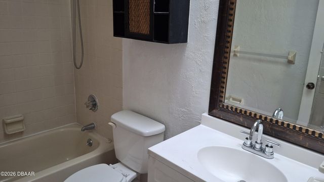 196 W Sandalwood Court, Daytona Beach, FL 32119