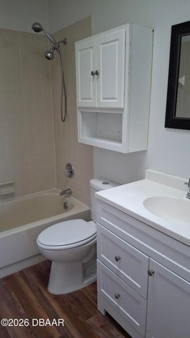 196 W Sandalwood Court, Daytona Beach, FL 32119