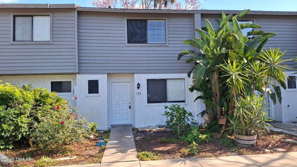 196 W Sandalwood Court, Daytona Beach, FL 32119