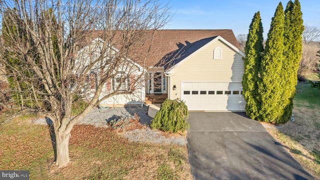 39 TORREY PINES CT, Charles Town, WV 25414