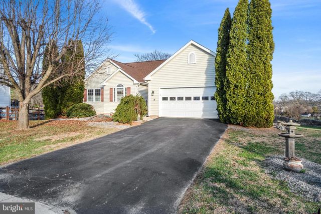 39 TORREY PINES CT, Charles Town, WV 25414