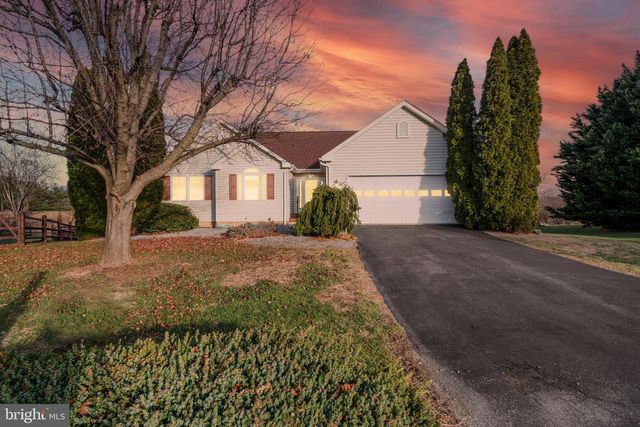 39 TORREY PINES CT, Charles Town, WV 25414