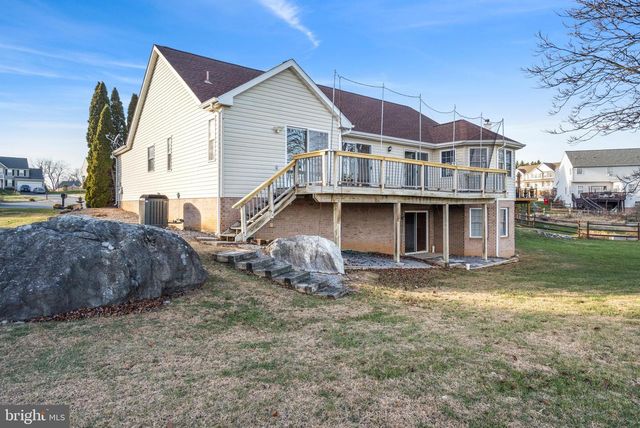 39 TORREY PINES CT, Charles Town, WV 25414