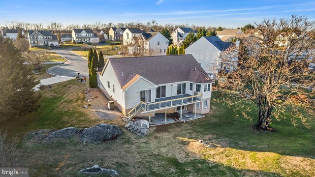 39 TORREY PINES CT, Charles Town, WV 25414