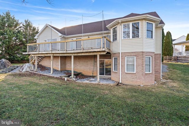 39 TORREY PINES CT, Charles Town, WV 25414