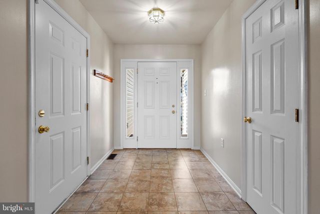 39 TORREY PINES CT, Charles Town, WV 25414