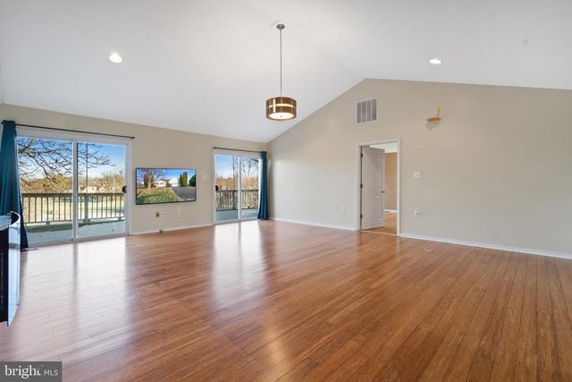 39 TORREY PINES CT, Charles Town, WV 25414