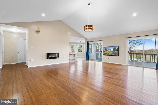 39 TORREY PINES CT, Charles Town, WV 25414