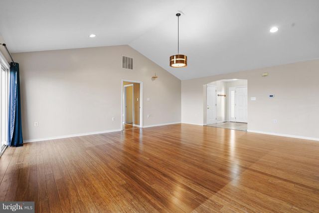 39 TORREY PINES CT, Charles Town, WV 25414