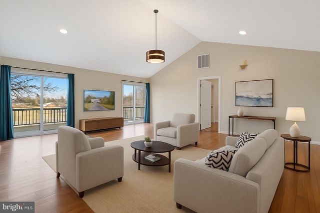 39 TORREY PINES CT, Charles Town, WV 25414