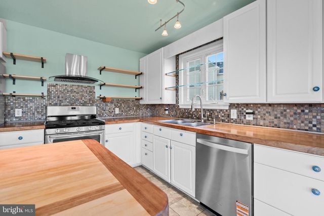 39 TORREY PINES CT, Charles Town, WV 25414