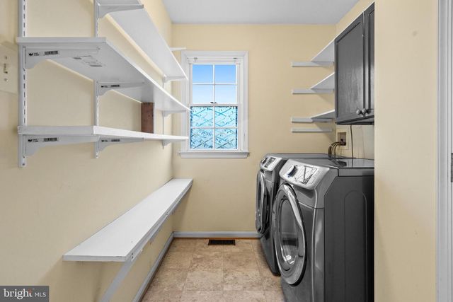 39 TORREY PINES CT, Charles Town, WV 25414