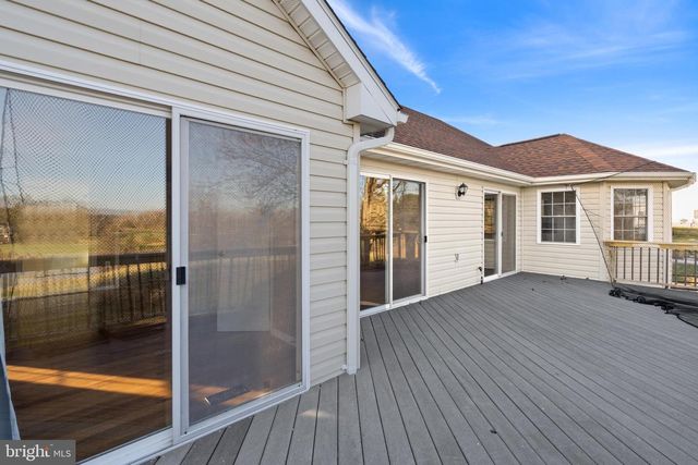 39 TORREY PINES CT, Charles Town, WV 25414