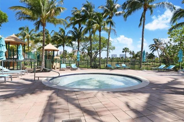 19501 W Country Club Dr 510, Aventura, FL 33180