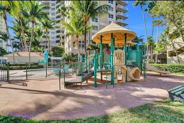 19501 W Country Club Dr 510, Aventura, FL 33180