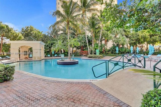19501 W Country Club Dr 510, Aventura, FL 33180