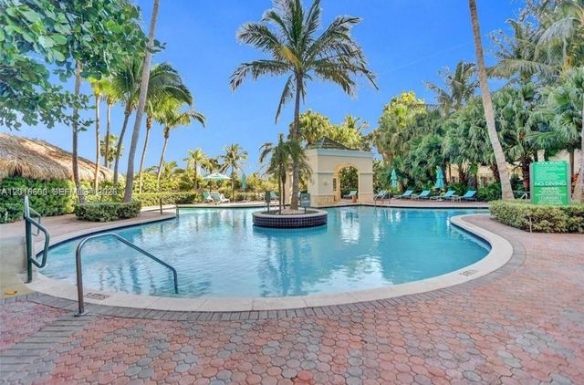 19501 W Country Club Dr 510, Aventura, FL 33180