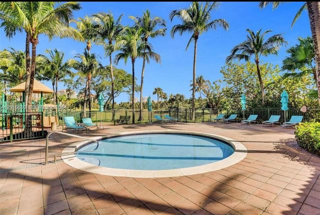 19501 W Country Club Dr 510, Aventura, FL 33180