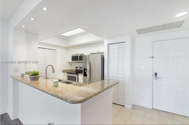 19501 W Country Club Dr 510, Aventura, FL 33180