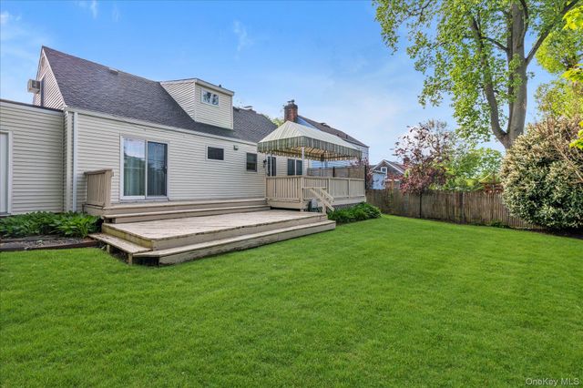 15 Purdue Road, Glen Cove, NY 11542