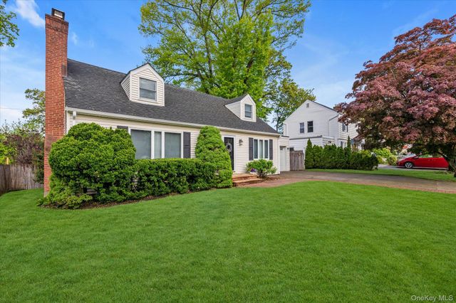 15 Purdue Road, Glen Cove, NY 11542