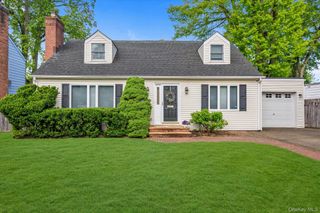 15 Purdue Road, Glen Cove, NY 11542