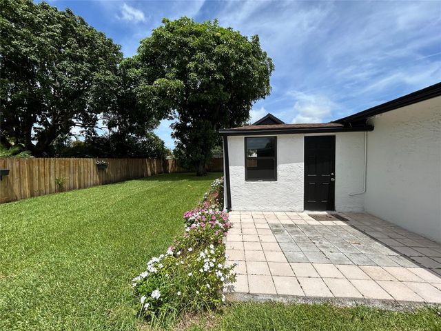 6563 Sleepy Willow Way, Delray Beach, FL 33484