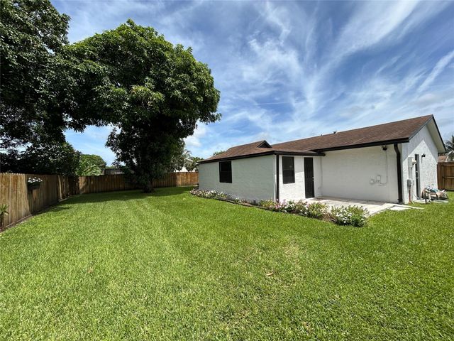 6563 Sleepy Willow Way, Delray Beach, FL 33484