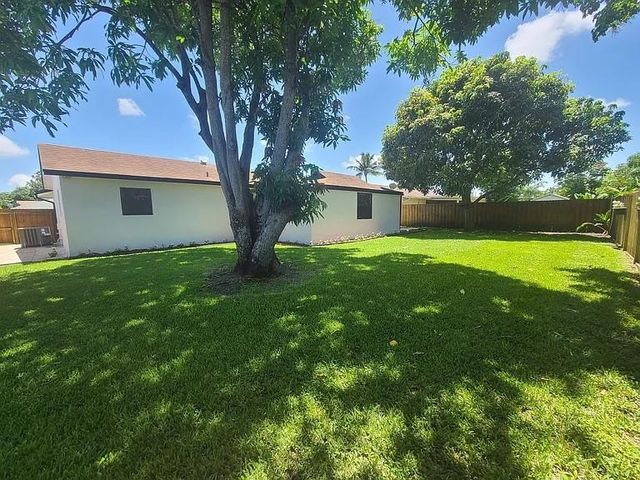 6563 Sleepy Willow Way, Delray Beach, FL 33484