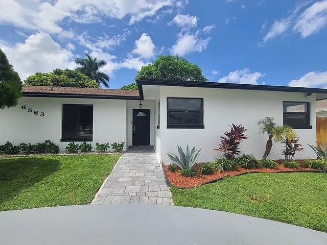 6563 Sleepy Willow Way, Delray Beach, FL 33484